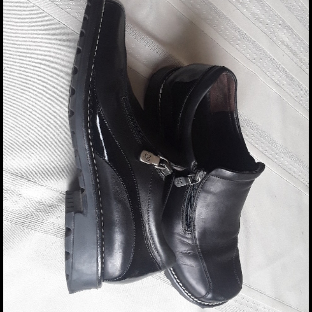 COPY - Donald Pliner black leather/patent zip loaf